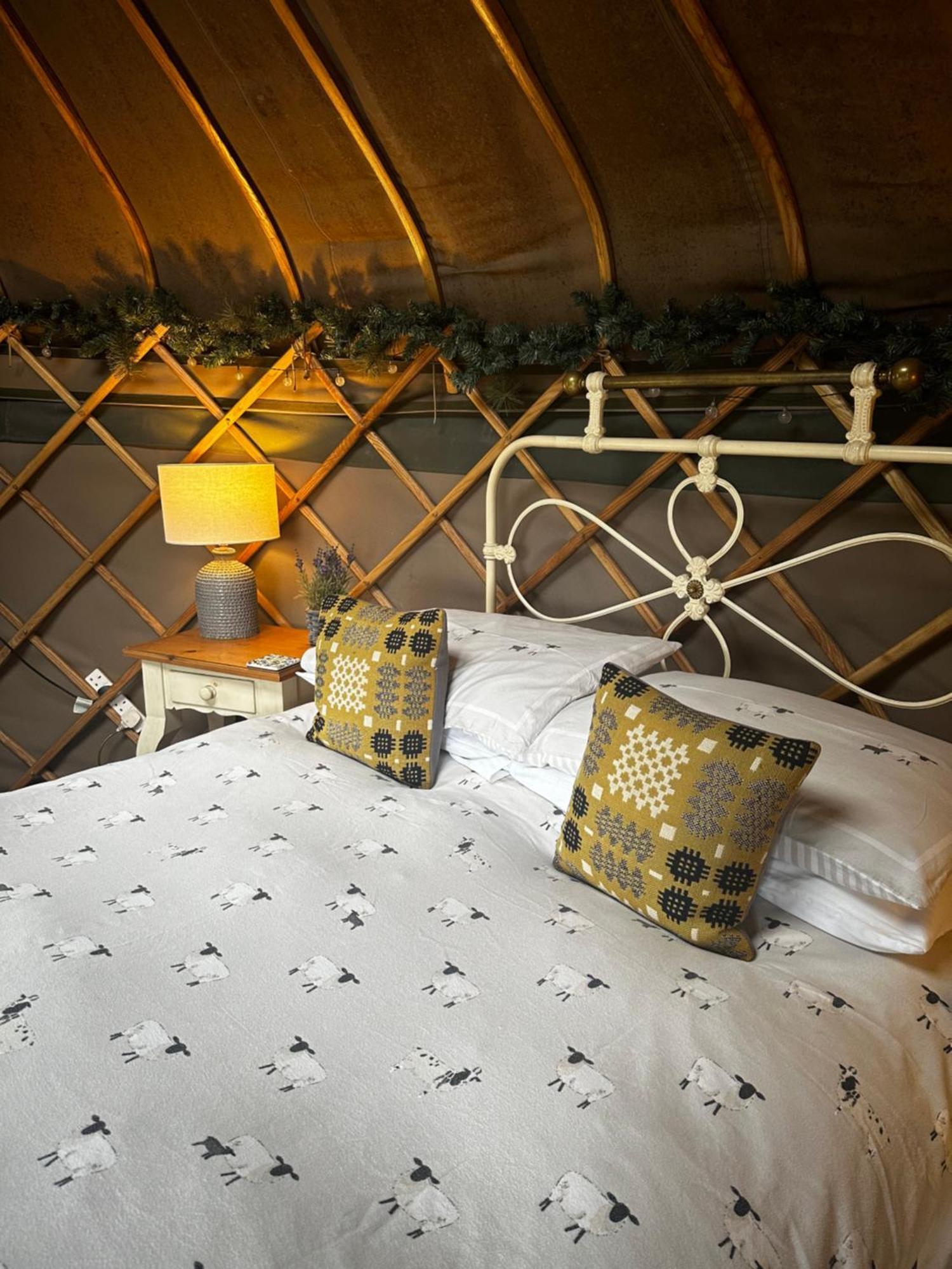 Sunbank Yurt Hotell Llangollen Exteriör bild